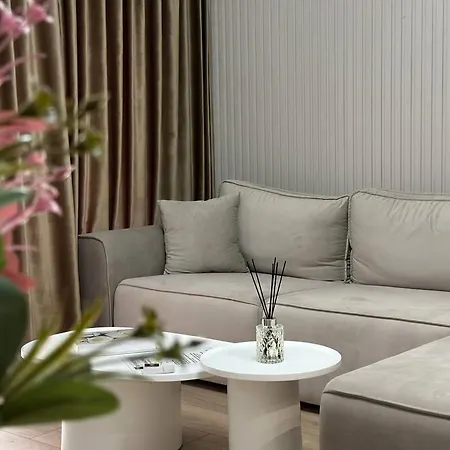 Welcome At Ds' Apartments! Τίρανα