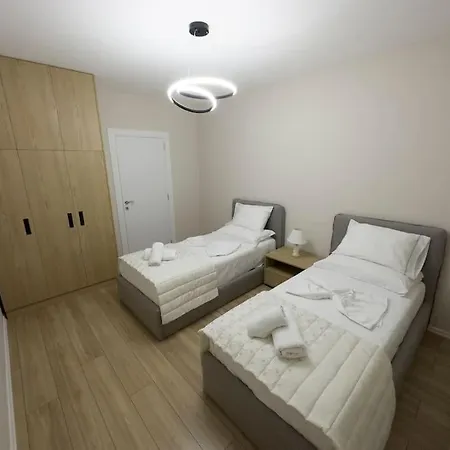 Welcome At Ds' Apartments! 티라나